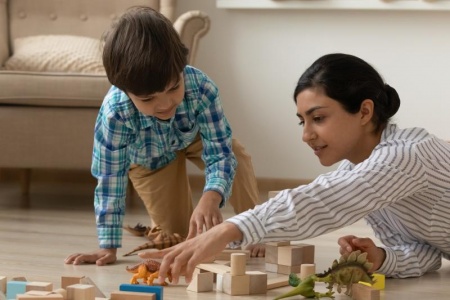 Comment organiser une garde d'enfants à domicile parfaitement adaptée à vos besoins ?
